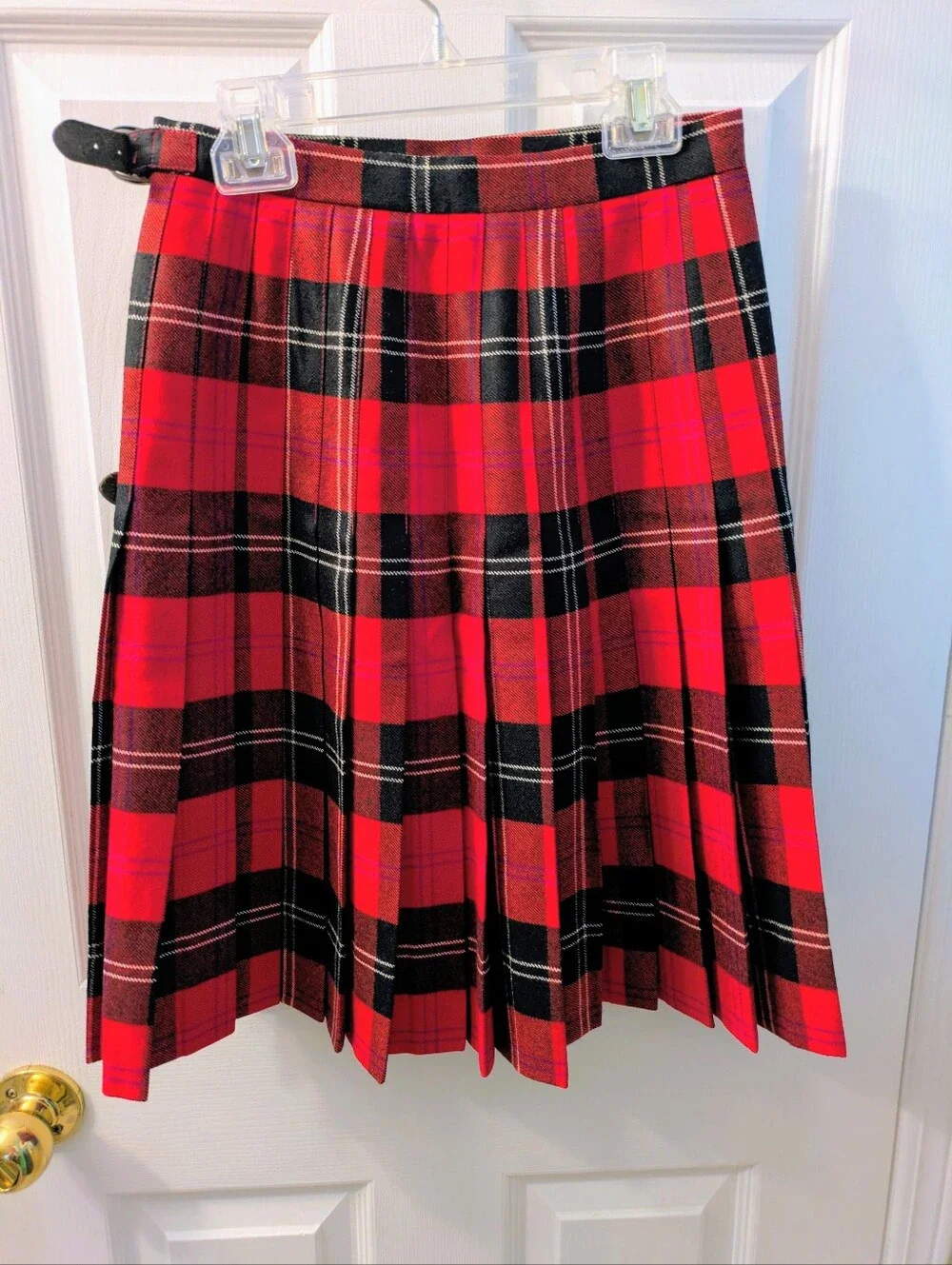 Glengary Scotland Vintage 100% Wool Tartan Wrap Pleated Skirt with Buckle Detail - Picture 15 of 15